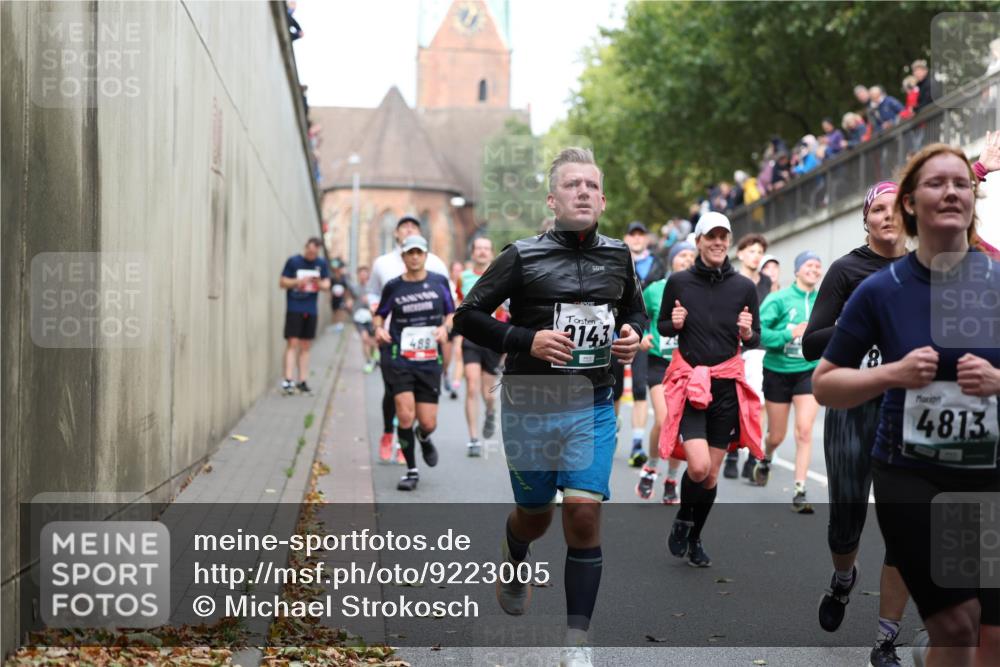 05.10.2025 - 20. swb-Marathon Bremen Michael Strokosch http://msf.ph/oto/9223005 05.10.2025 13:03:39 Laufen 2143, 88, 4813 meine-sportfotos.de