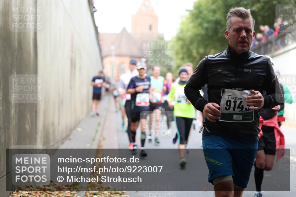 05.10.2025 - 20. swb-Marathon Bremen Michael Strokosch http://msf.ph/oto/9223007 05.10.2025 13:03:40 Laufen 914 meine-sportfotos.de