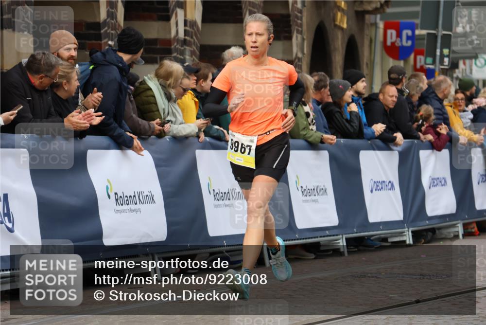 05.10.2025 - 20. swb-Marathon Bremen Strokosch-Dieckow http://msf.ph/oto/9223008 05.10.2025 10:43:23 Ziel 9967 meine-sportfotos.de