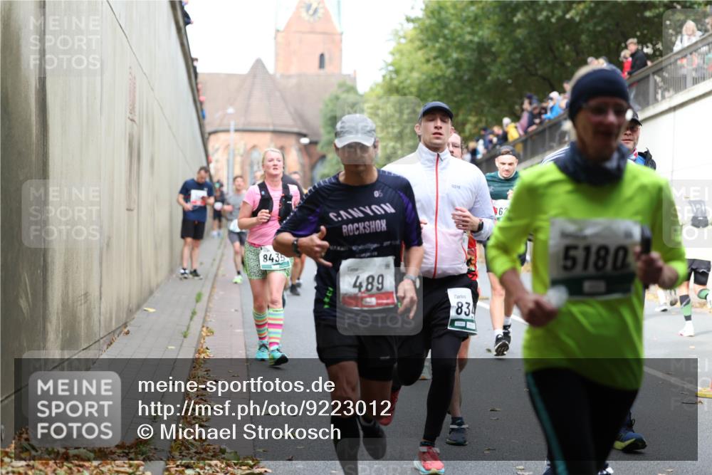 05.10.2025 - 20. swb-Marathon Bremen Michael Strokosch http://msf.ph/oto/9223012 05.10.2025 13:03:42 Laufen 8435, 489, 83, 6, 5180 meine-sportfotos.de