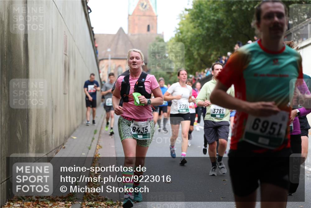 05.10.2025 - 20. swb-Marathon Bremen Michael Strokosch http://msf.ph/oto/9223016 05.10.2025 13:03:43 Laufen 8435, 2799, 3781, 6951 meine-sportfotos.de
