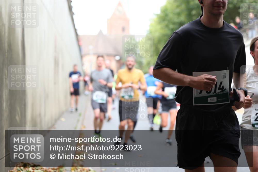05.10.2025 - 20. swb-Marathon Bremen Michael Strokosch http://msf.ph/oto/9223023 05.10.2025 13:03:46 Laufen 14 meine-sportfotos.de
