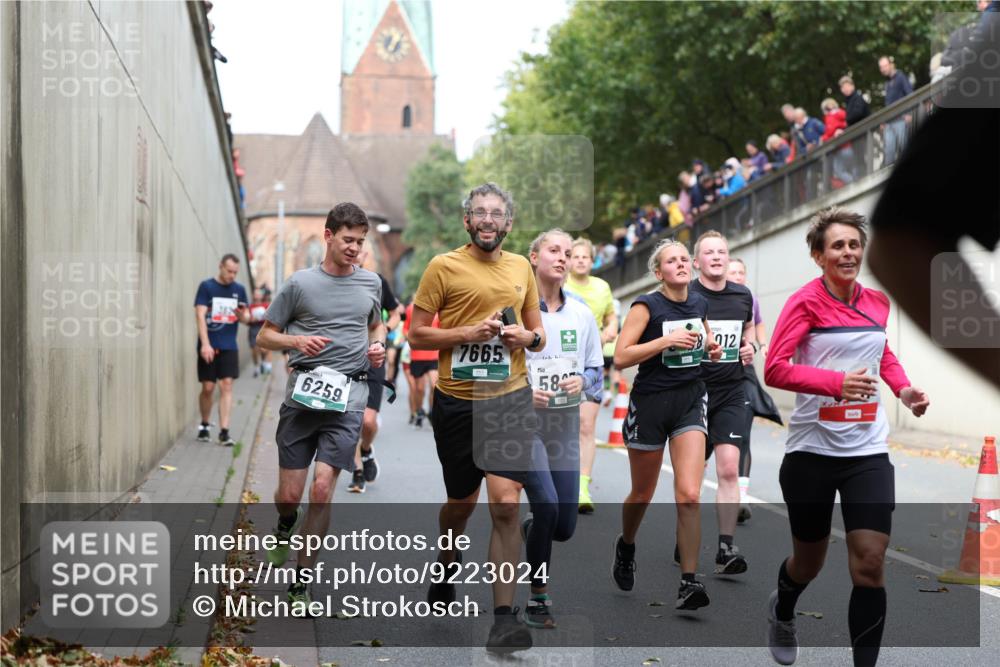 05.10.2025 - 20. swb-Marathon Bremen Michael Strokosch http://msf.ph/oto/9223024 05.10.2025 13:03:46 Laufen 6259, 7665, 58, 012 meine-sportfotos.de