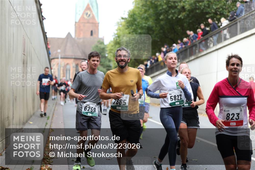 05.10.2025 - 20. swb-Marathon Bremen Michael Strokosch http://msf.ph/oto/9223026 05.10.2025 13:03:47 Laufen 6259, 7665, 5827, 823 meine-sportfotos.de