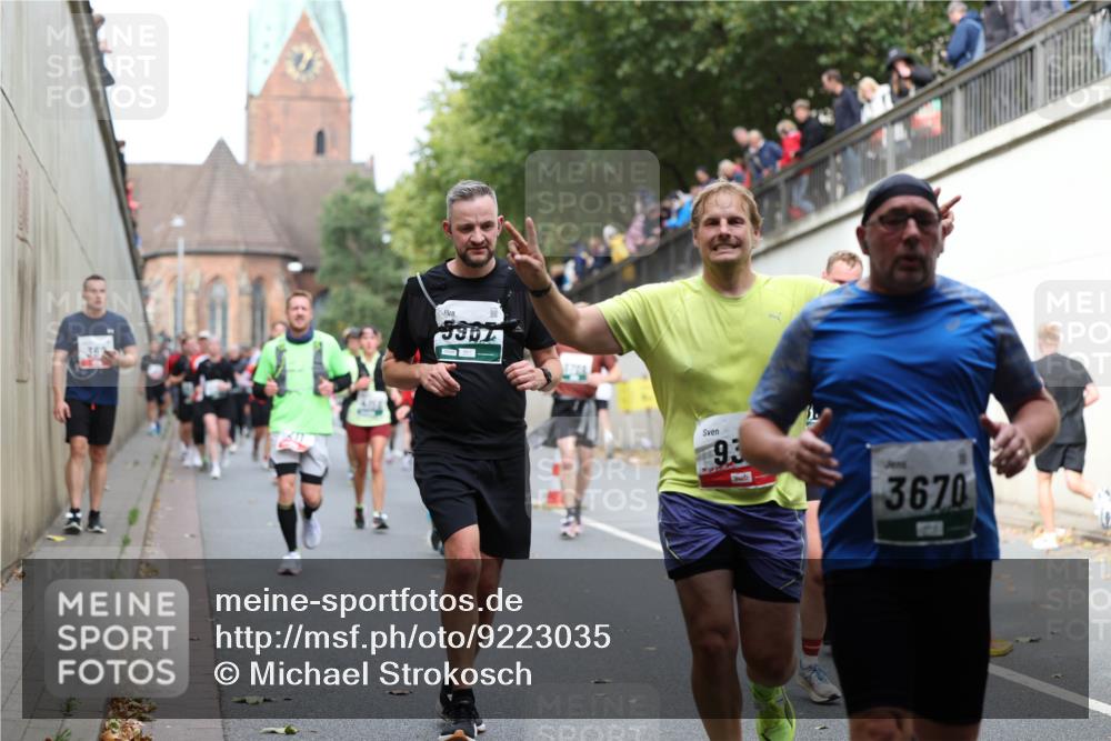 05.10.2025 - 20. swb-Marathon Bremen Michael Strokosch http://msf.ph/oto/9223035 05.10.2025 13:03:49 Laufen 93, 3670 meine-sportfotos.de