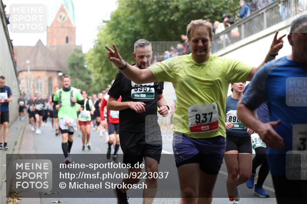 05.10.2025 - 20. swb-Marathon Bremen Michael Strokosch http://msf.ph/oto/9223037 05.10.2025 13:03:50 Laufen 937, 89, 496, 33 meine-sportfotos.de