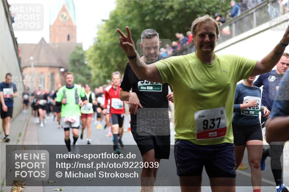05.10.2025 - 20. swb-Marathon Bremen Michael Strokosch http://msf.ph/oto/9223039 05.10.2025 13:03:50 Laufen 937 meine-sportfotos.de