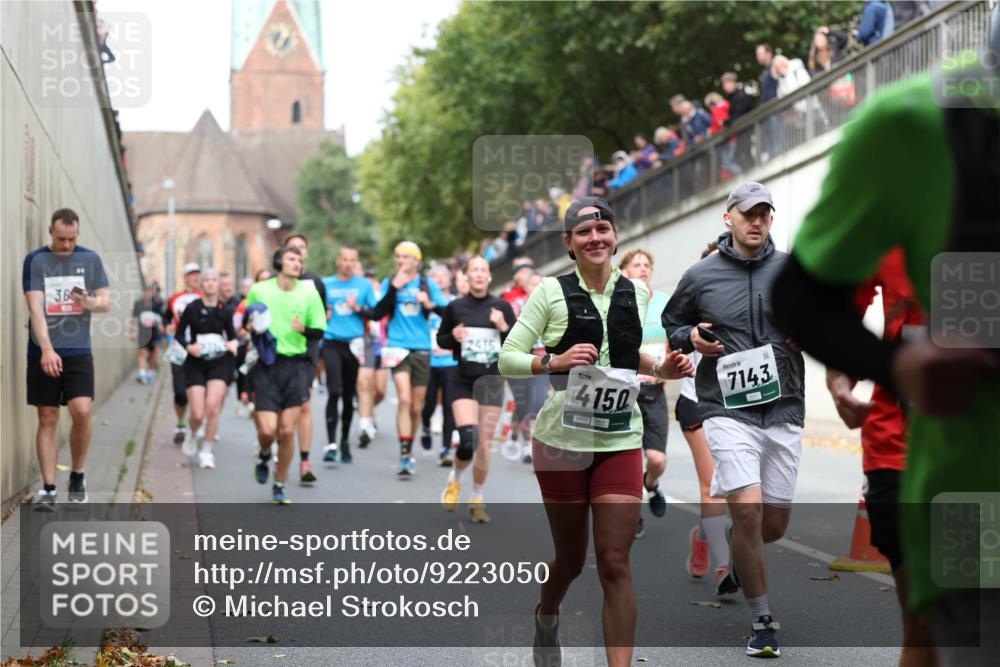 05.10.2025 - 20. swb-Marathon Bremen Michael Strokosch http://msf.ph/oto/9223050 05.10.2025 13:03:53 Laufen 2415, 4150, 08358, 7143 meine-sportfotos.de