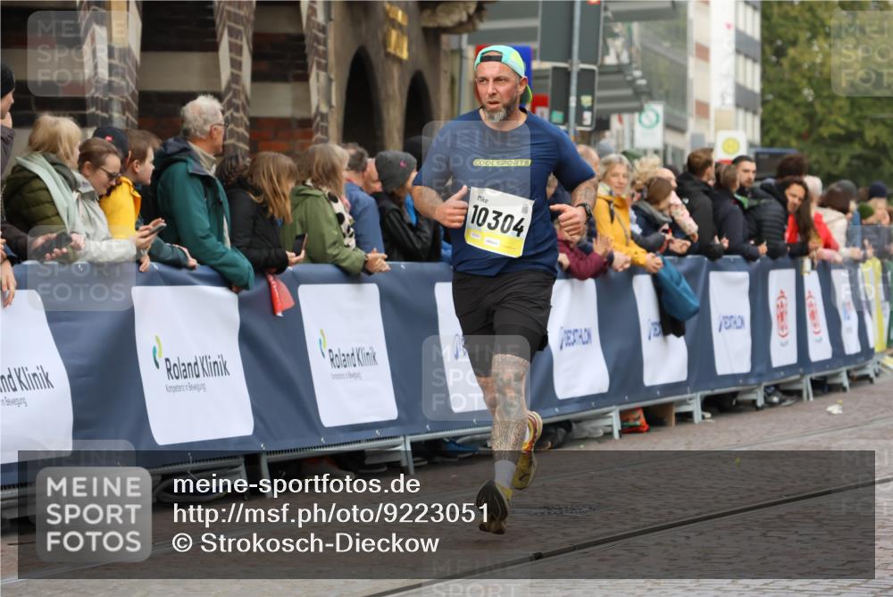 05.10.2025 - 20. swb-Marathon Bremen Strokosch-Dieckow http://msf.ph/oto/9223051 05.10.2025 10:43:36 Ziel 9545, 10304 meine-sportfotos.de