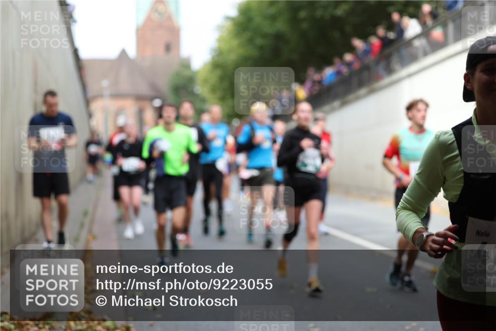 05.10.2025 - 20. swb-Marathon Bremen Michael Strokosch http://msf.ph/oto/9223055 05.10.2025 13:03:54 Laufen 4, 08358 meine-sportfotos.de