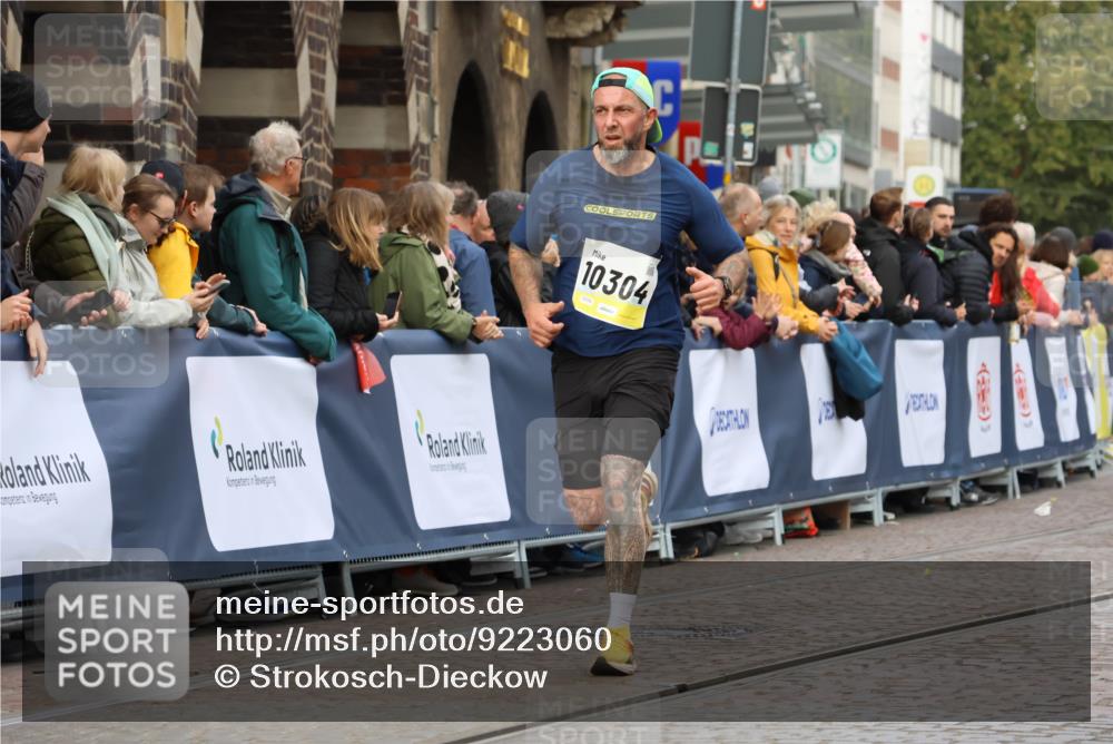 05.10.2025 - 20. swb-Marathon Bremen Strokosch-Dieckow http://msf.ph/oto/9223060 05.10.2025 10:43:36 Ziel 9545, 10304 meine-sportfotos.de