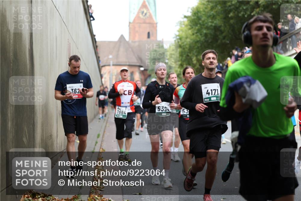 05.10.2025 - 20. swb-Marathon Bremen Michael Strokosch http://msf.ph/oto/9223064 05.10.2025 13:03:57 Laufen 3620, 7664, 5394, 53, 4171 meine-sportfotos.de