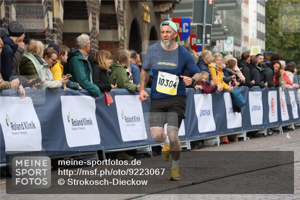 05.10.2025 - 20. swb-Marathon Bremen Strokosch-Dieckow http://msf.ph/oto/9223067 05.10.2025 10:43:36 Ziel 9545, 10304 meine-sportfotos.de