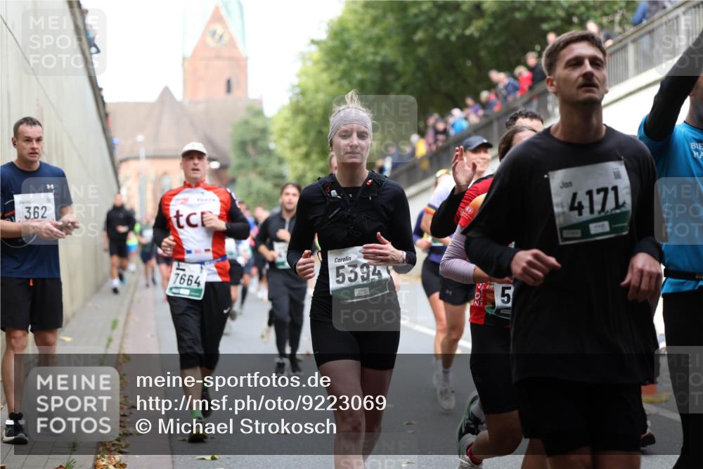 05.10.2025 - 20. swb-Marathon Bremen Michael Strokosch http://msf.ph/oto/9223069 05.10.2025 13:03:58 Laufen 362, 7664, 5394, 5, 4171 meine-sportfotos.de