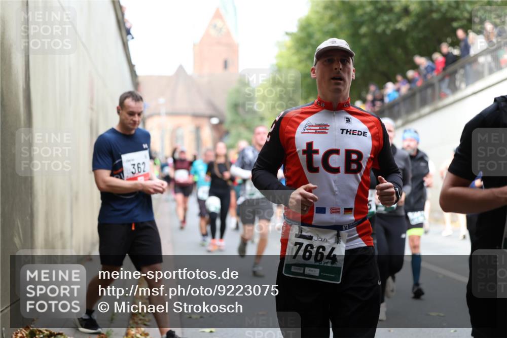 05.10.2025 - 20. swb-Marathon Bremen Michael Strokosch http://msf.ph/oto/9223075 05.10.2025 13:04:00 Laufen 362, 7664 meine-sportfotos.de
