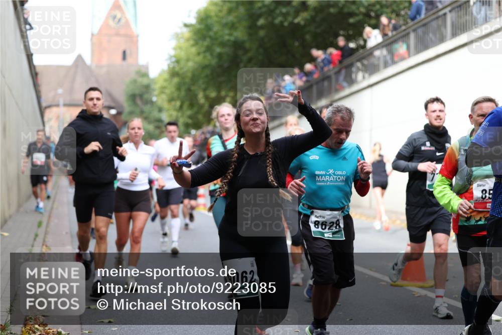05.10.2025 - 20. swb-Marathon Bremen Michael Strokosch http://msf.ph/oto/9223085 05.10.2025 13:04:03 Laufen 9062, 8628, 85 meine-sportfotos.de