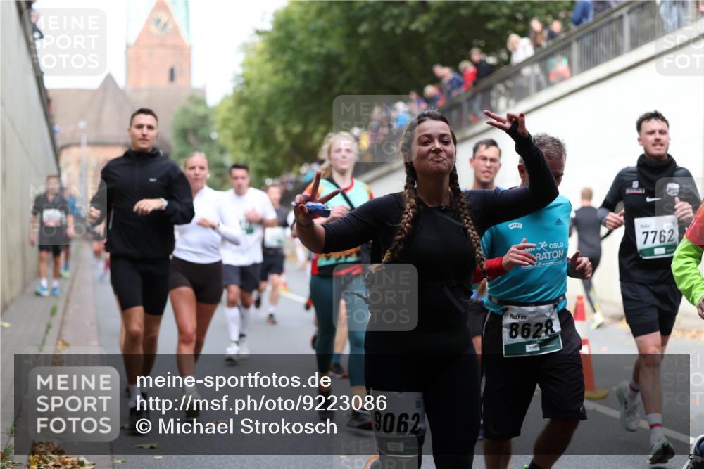 05.10.2025 - 20. swb-Marathon Bremen Michael Strokosch http://msf.ph/oto/9223086 05.10.2025 13:04:04 Laufen 9062, 8628, 7762 meine-sportfotos.de