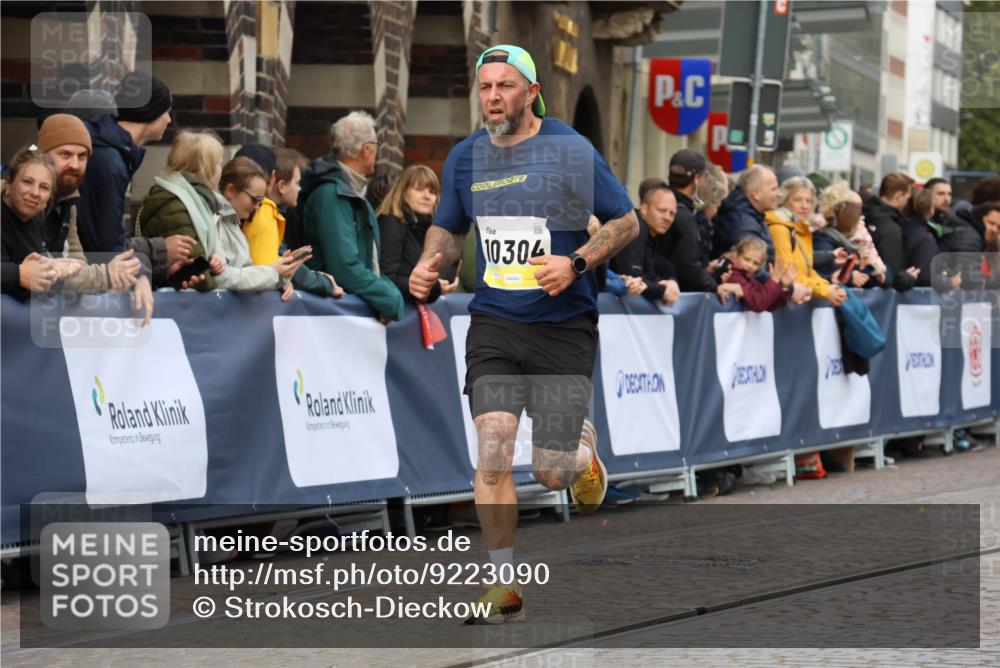 05.10.2025 - 20. swb-Marathon Bremen Strokosch-Dieckow http://msf.ph/oto/9223090 05.10.2025 10:43:36 Ziel 9545, 10304 meine-sportfotos.de