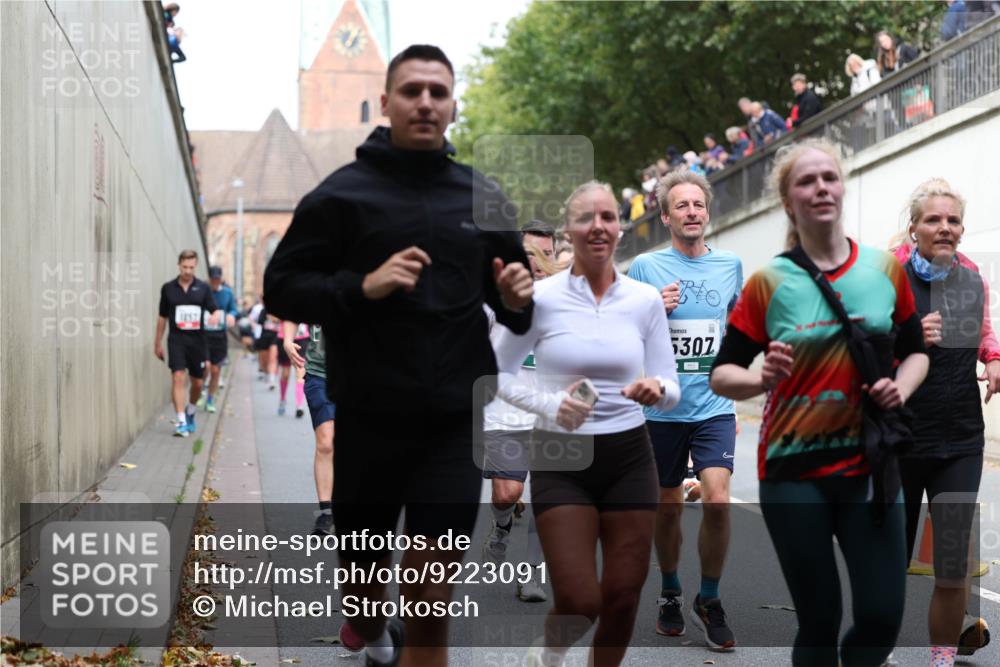 05.10.2025 - 20. swb-Marathon Bremen Michael Strokosch http://msf.ph/oto/9223091 05.10.2025 13:04:05 Laufen 5307 meine-sportfotos.de