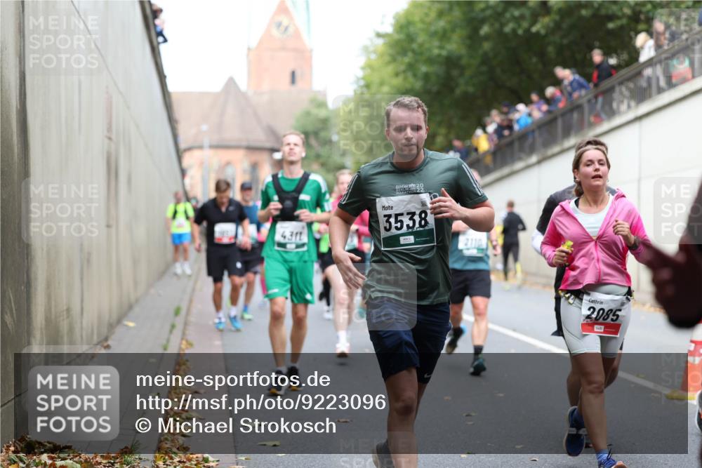 05.10.2025 - 20. swb-Marathon Bremen Michael Strokosch http://msf.ph/oto/9223096 05.10.2025 13:04:07 Laufen 4311, 20, 22, 22, 3538, 2110, 2085 meine-sportfotos.de