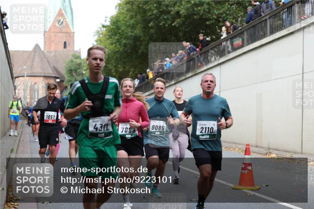 05.10.2025 - 20. swb-Marathon Bremen Michael Strokosch http://msf.ph/oto/9223101 05.10.2025 13:04:09 Laufen 1857, 4311, 7899, 9085, 2110 meine-sportfotos.de