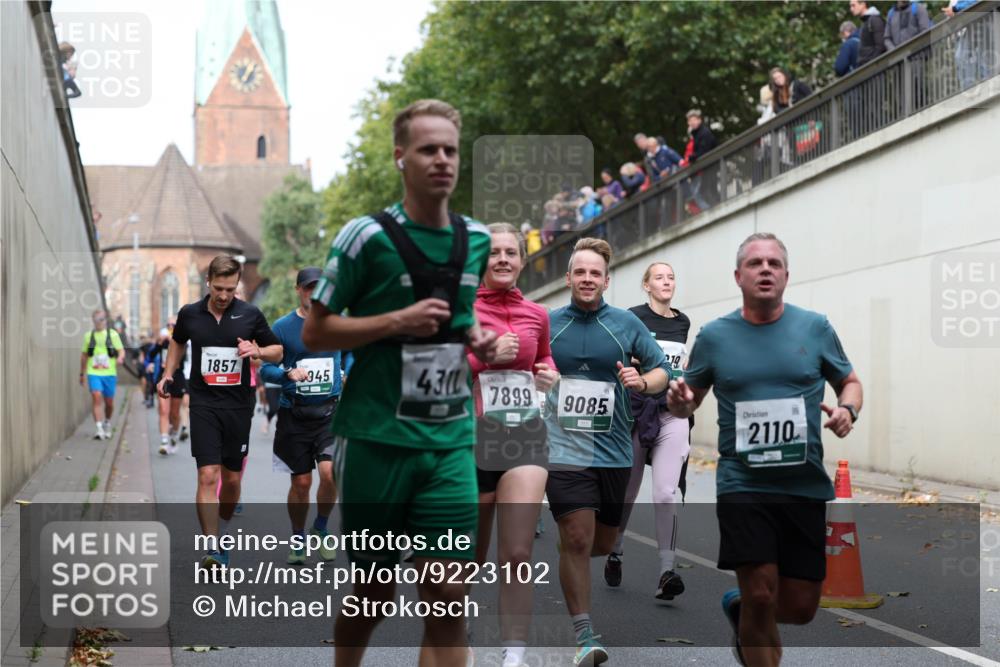 05.10.2025 - 20. swb-Marathon Bremen Michael Strokosch http://msf.ph/oto/9223102 05.10.2025 13:04:09 Laufen 1857, 945, 430, 7899, 9085, 19, 2110 meine-sportfotos.de