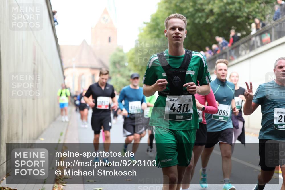 05.10.2025 - 20. swb-Marathon Bremen Michael Strokosch http://msf.ph/oto/9223103 05.10.2025 13:04:09 Laufen 4311, 085, 21, 08390 meine-sportfotos.de