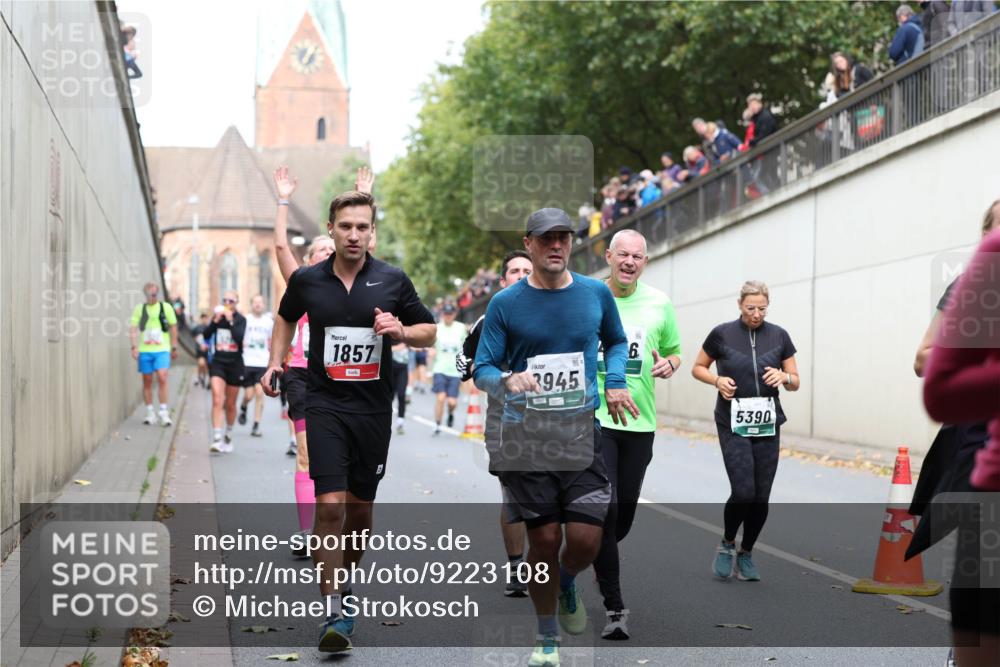 05.10.2025 - 20. swb-Marathon Bremen Michael Strokosch http://msf.ph/oto/9223108 05.10.2025 13:04:10 Laufen 1857, 3945, 6, 5390 meine-sportfotos.de