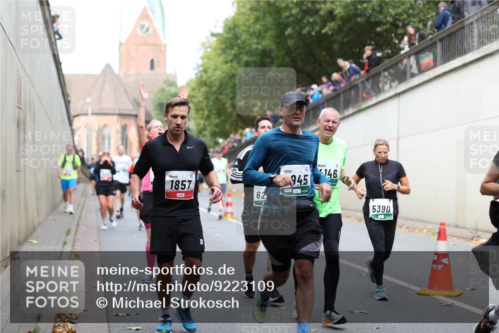 05.10.2025 - 20. swb-Marathon Bremen Michael Strokosch http://msf.ph/oto/9223109 05.10.2025 13:04:11 Laufen 1857, 62, 945, 146, 5390 meine-sportfotos.de