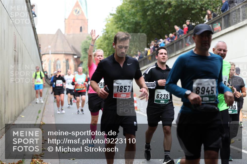 05.10.2025 - 20. swb-Marathon Bremen Michael Strokosch http://msf.ph/oto/9223110 05.10.2025 13:04:11 Laufen 798, 1857, 8945, 6239, 590 meine-sportfotos.de