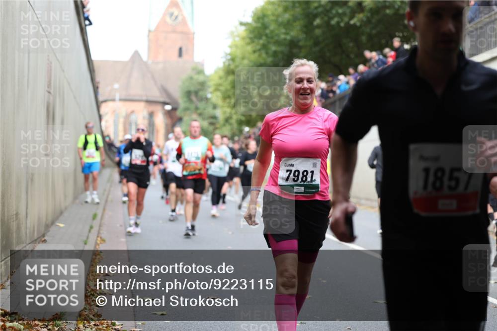 05.10.2025 - 20. swb-Marathon Bremen Michael Strokosch http://msf.ph/oto/9223115 05.10.2025 13:04:12 Laufen 7981, 1857 meine-sportfotos.de