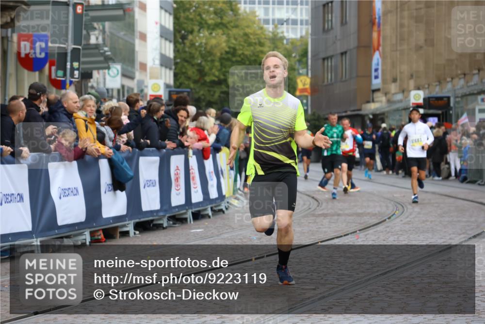 05.10.2025 - 20. swb-Marathon Bremen Strokosch-Dieckow http://msf.ph/oto/9223119 05.10.2025 10:43:48 Ziel 9170, 9270, 10559, 11683 meine-sportfotos.de
