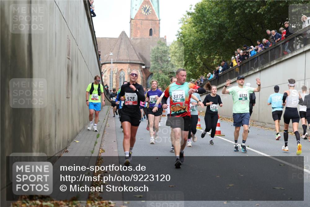 05.10.2025 - 20. swb-Marathon Bremen Michael Strokosch http://msf.ph/oto/9223120 05.10.2025 13:04:14 Laufen 1127, 526, 3875, 739, 81, 4336, 5522, 2026 meine-sportfotos.de