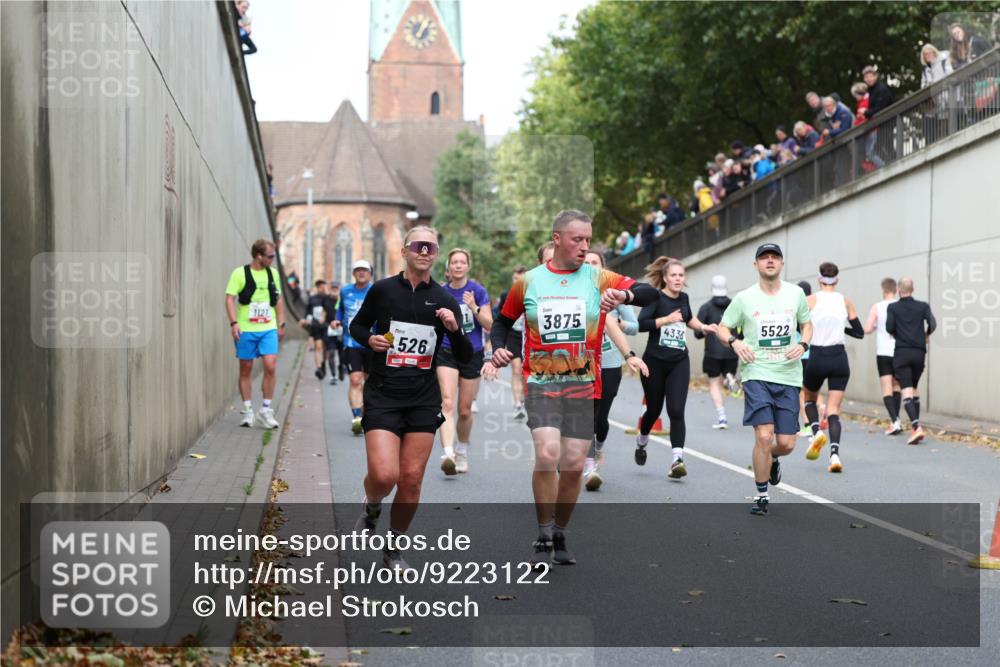 05.10.2025 - 20. swb-Marathon Bremen Michael Strokosch http://msf.ph/oto/9223122 05.10.2025 13:04:14 Laufen 1127, 526, 20, 3875, 5522, 4336 meine-sportfotos.de