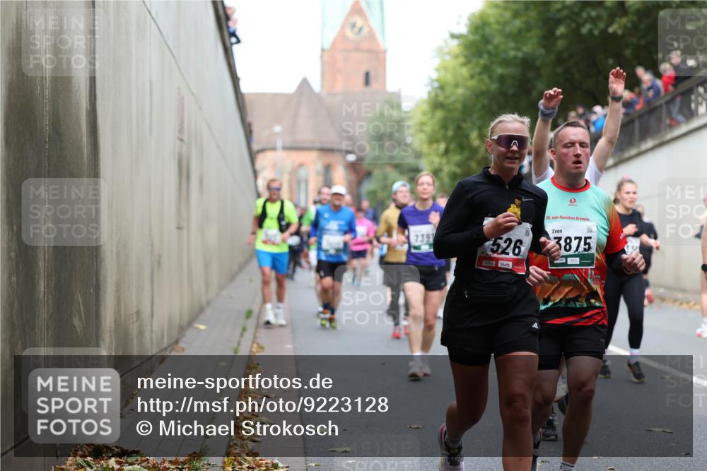 05.10.2025 - 20. swb-Marathon Bremen Michael Strokosch http://msf.ph/oto/9223128 05.10.2025 13:04:16 Laufen 526, 00958, 20, 3875 meine-sportfotos.de