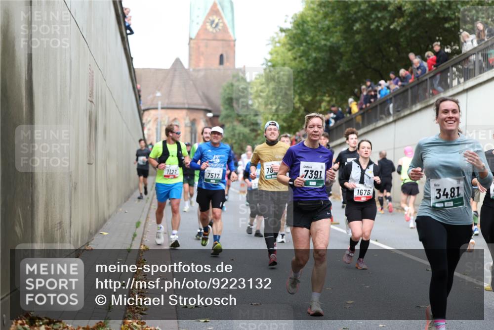 05.10.2025 - 20. swb-Marathon Bremen Michael Strokosch http://msf.ph/oto/9223132 05.10.2025 13:04:17 Laufen 1127, 7517, 78, 7391, 1676, 3481 meine-sportfotos.de