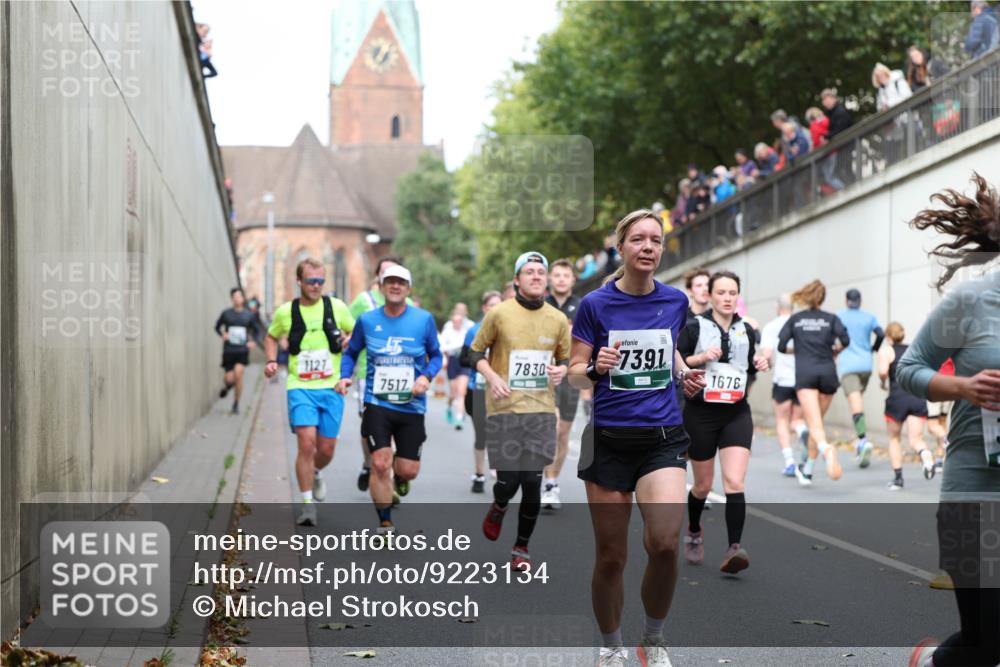 05.10.2025 - 20. swb-Marathon Bremen Michael Strokosch http://msf.ph/oto/9223134 05.10.2025 13:04:17 Laufen 1127, 7517, 7830, 7391, 1676 meine-sportfotos.de
