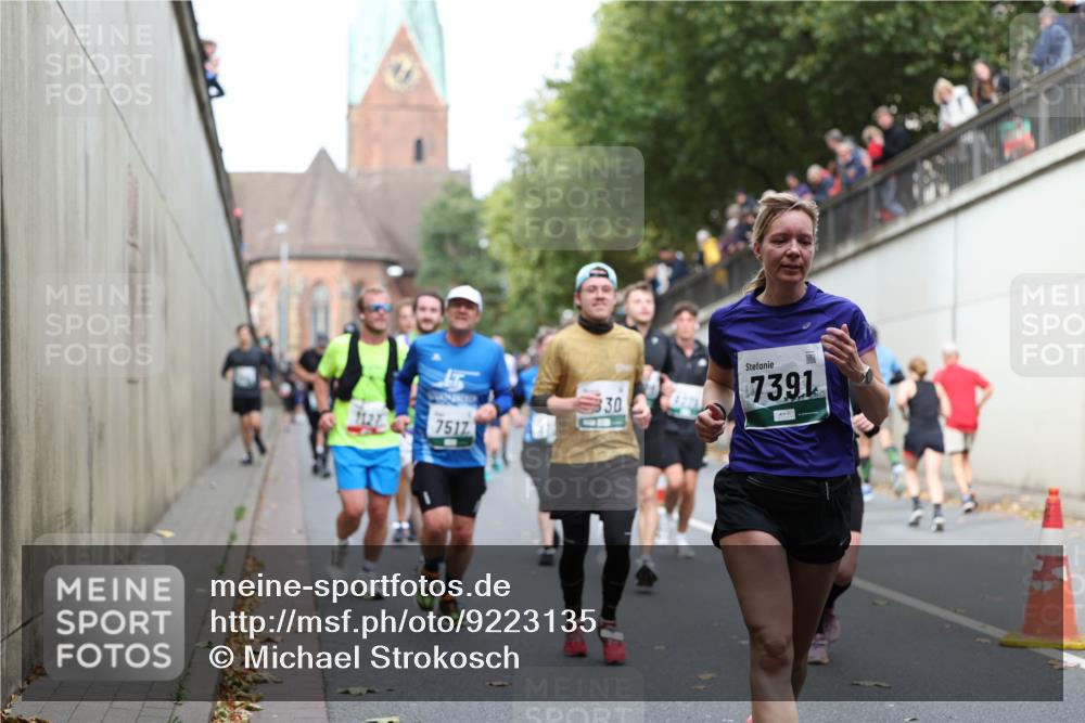 05.10.2025 - 20. swb-Marathon Bremen Michael Strokosch http://msf.ph/oto/9223135 05.10.2025 13:04:18 Laufen 330, 1127, 7517, 7391 meine-sportfotos.de