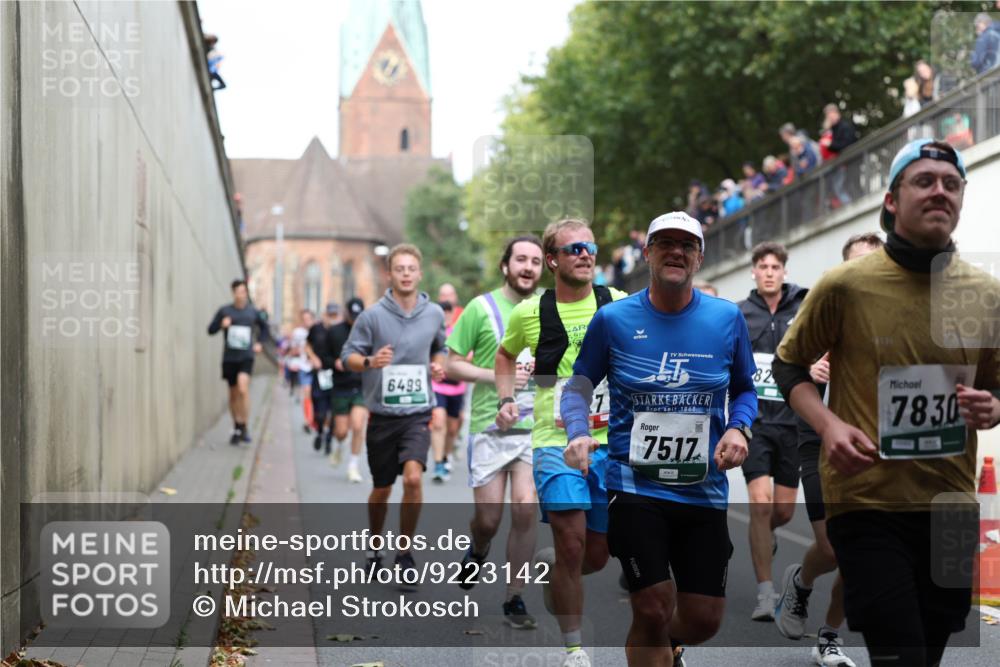 05.10.2025 - 20. swb-Marathon Bremen Michael Strokosch http://msf.ph/oto/9223142 05.10.2025 13:04:20 Laufen 6499, 1868, 7517, 82, 7830 meine-sportfotos.de