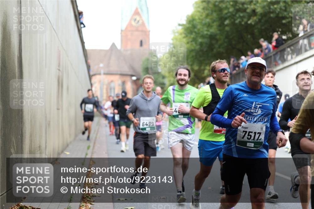 05.10.2025 - 20. swb-Marathon Bremen Michael Strokosch http://msf.ph/oto/9223143 05.10.2025 13:04:20 Laufen 6499, 46, 1868, 7517 meine-sportfotos.de