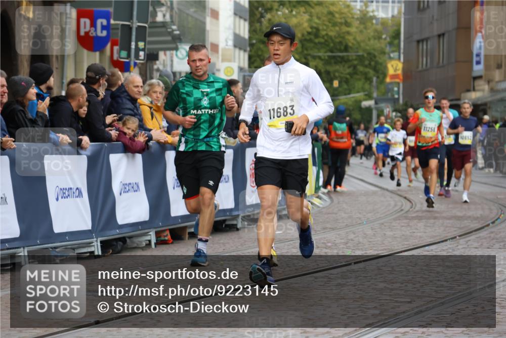 05.10.2025 - 20. swb-Marathon Bremen Strokosch-Dieckow http://msf.ph/oto/9223145 05.10.2025 10:43:55 Ziel 9170, 9865, 11256, 11683 meine-sportfotos.de