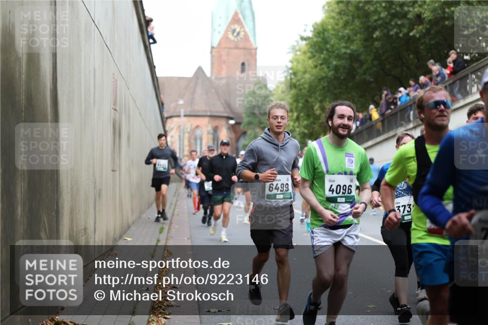 05.10.2025 - 20. swb-Marathon Bremen Michael Strokosch http://msf.ph/oto/9223146 05.10.2025 13:04:20 Laufen 64, 99, 4096, 373 meine-sportfotos.de