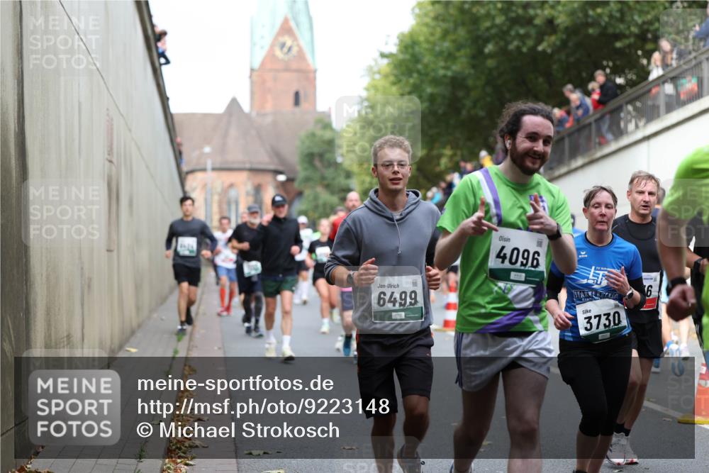 05.10.2025 - 20. swb-Marathon Bremen Michael Strokosch http://msf.ph/oto/9223148 05.10.2025 13:04:21 Laufen 6499, 4096, 3730, 6 meine-sportfotos.de