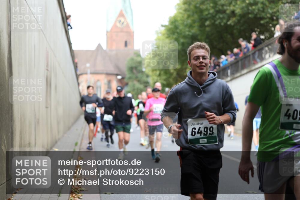 05.10.2025 - 20. swb-Marathon Bremen Michael Strokosch http://msf.ph/oto/9223150 05.10.2025 13:04:21 Laufen 6499, 409 meine-sportfotos.de