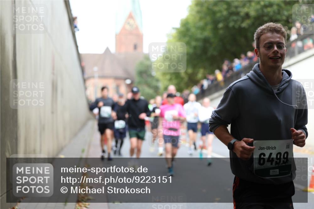 05.10.2025 - 20. swb-Marathon Bremen Michael Strokosch http://msf.ph/oto/9223151 05.10.2025 13:04:22 Laufen 6499 meine-sportfotos.de