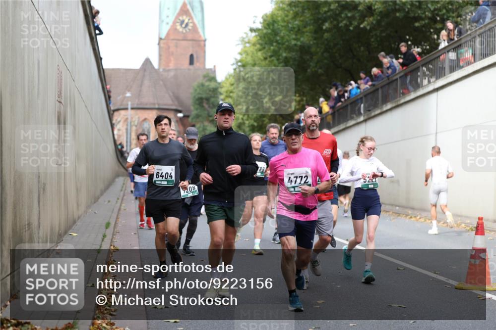 05.10.2025 - 20. swb-Marathon Bremen Michael Strokosch http://msf.ph/oto/9223156 05.10.2025 13:04:23 Laufen 6404, 7208, 4772, 5227 meine-sportfotos.de