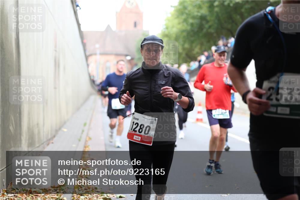 05.10.2025 - 20. swb-Marathon Bremen Michael Strokosch http://msf.ph/oto/9223165 05.10.2025 13:04:34 Laufen 1280, 2533 meine-sportfotos.de