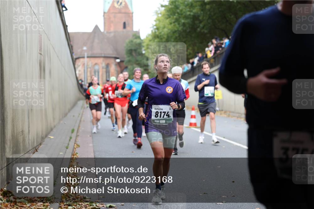 05.10.2025 - 20. swb-Marathon Bremen Michael Strokosch http://msf.ph/oto/9223168 05.10.2025 13:04:38 Laufen 8174, 3365, 3754 meine-sportfotos.de