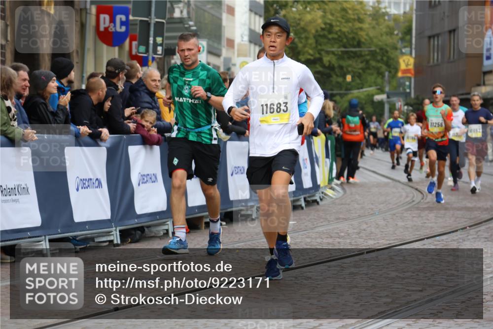 05.10.2025 - 20. swb-Marathon Bremen Strokosch-Dieckow http://msf.ph/oto/9223171 05.10.2025 10:43:55 Ziel 9170, 9865, 11256, 11683 meine-sportfotos.de