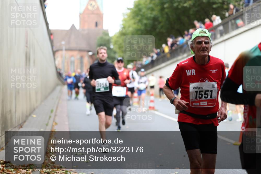 05.10.2025 - 20. swb-Marathon Bremen Michael Strokosch http://msf.ph/oto/9223176 05.10.2025 13:04:44 Laufen 3956, 1551, 01638 meine-sportfotos.de